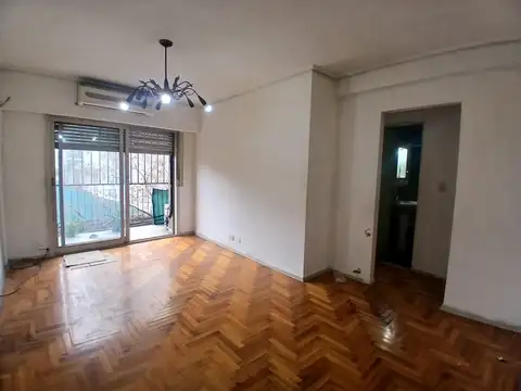 Presidente Luis Sáenz Peña 600, Piso 2