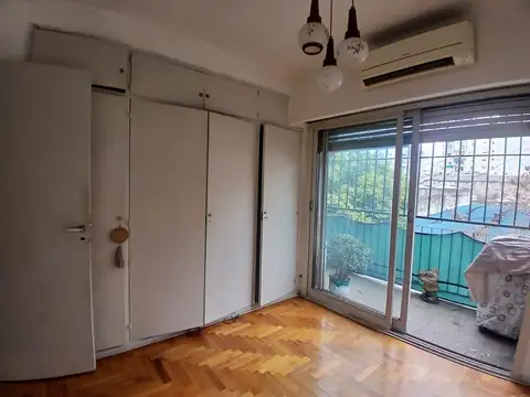 Presidente Luis Sáenz Peña 600, Piso 2