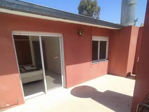 ALQUILO 2 DORM CON PATIO INTERNO