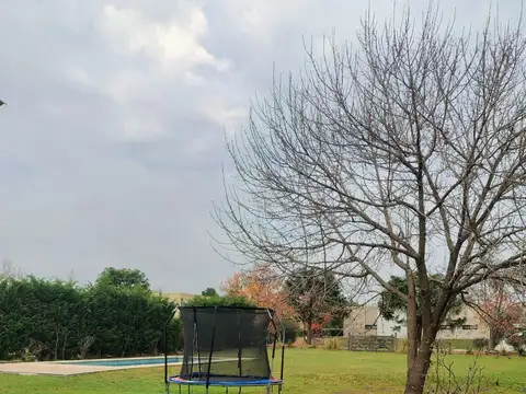 Lote con piscina construida
