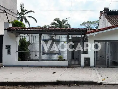 Venta de Casa 4 AMBIENTES en Castelar, Morón