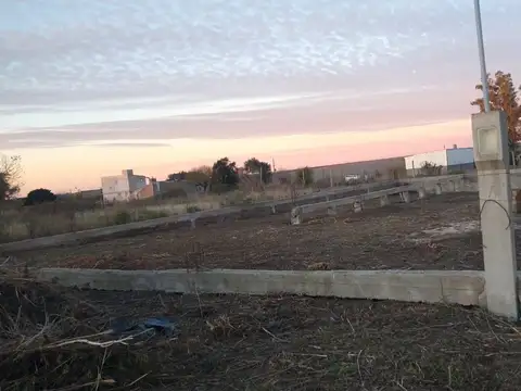 Terreno 450m2 con cimientos p/galpón, A. Brasilera