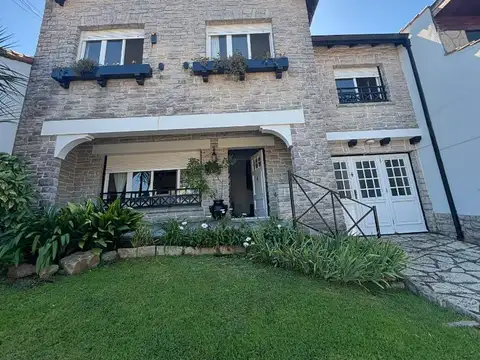 LOS TRONCOS - CASA DE GRAN ESTILO Y CATEGORIA - S/LOTE 750M2