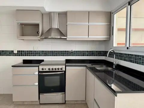 DUPLEX 4 AMBIENTES I 2 COCHERAS I JARDIN I PARRILLA