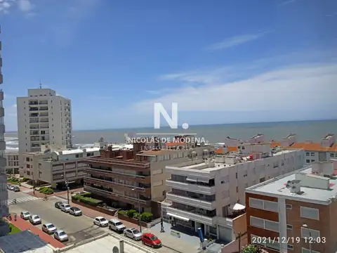 Apartamento en Peninsula. Edificio con mucama y piscina.