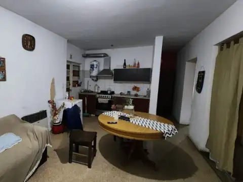 Casa 3 ambientes con 1 baño