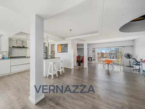 APTO CREDITO! Exclusivo triplex de 4 Ambientes con parrilla y terraza propia