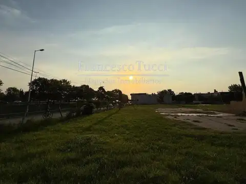 Terreno en Venta en Villa Santos Tesei, USD 1.111.111