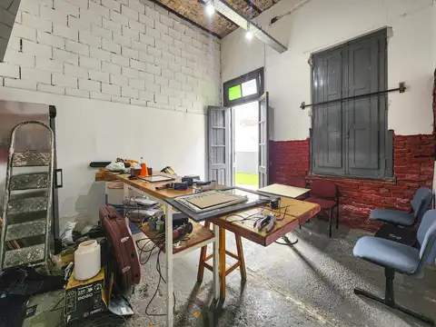 Casona comercial más galpón de 176m² en Abasto