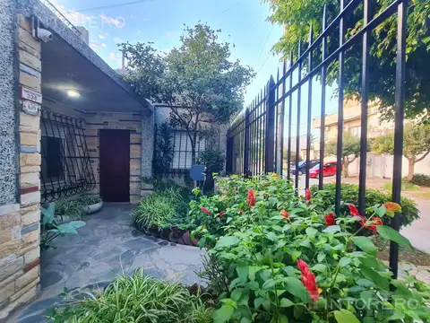 Venta Casa 3 Amb Con Jardin, Terraza, Cochera Apto Credito