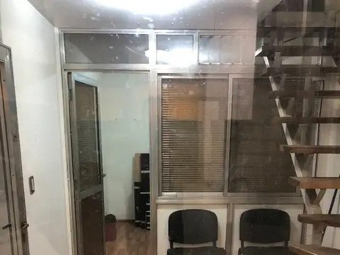 VENTA LOCAL CON PATIO EXELENTE UBICACION PELLEGRINI 1164 LOCAL 10 GALERIA