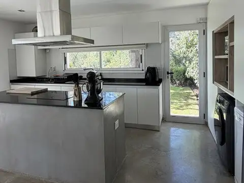 Casa en Venta en La Carolina, USD 330.000