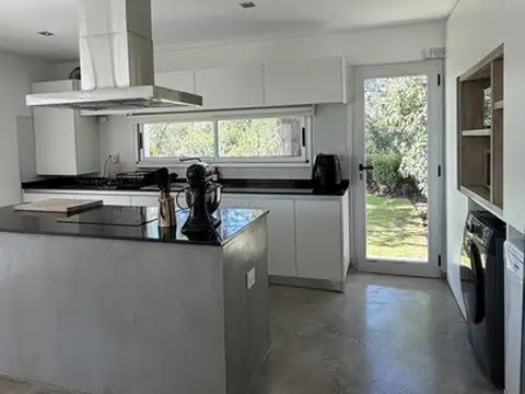 Casa en Venta en La Carolina, USD 330.000
