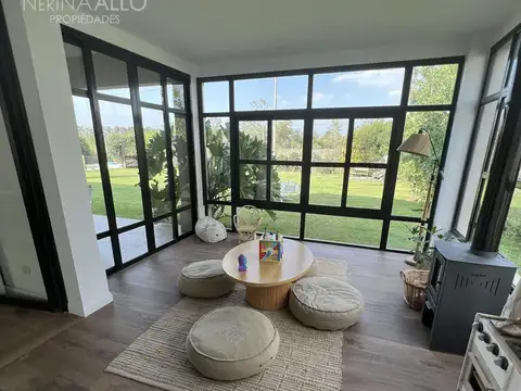 Casa en Venta con 2 cocheras