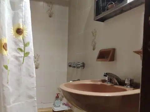 Muy bonito departamento de cuatro ambientes con cochera cubierta