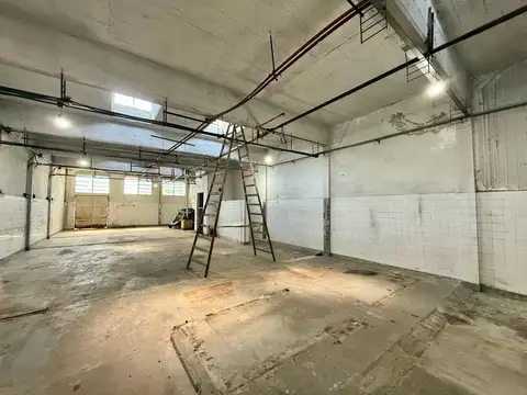 Galpon en Alquiler 8  mts Frente