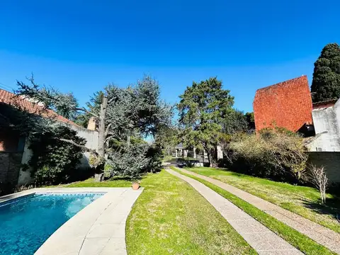 Casa 7 ambientes con 3 baños