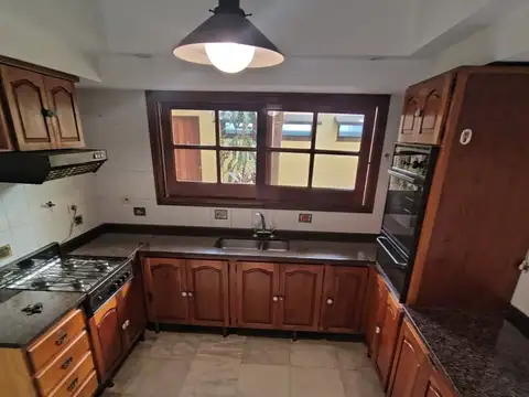 Casa 12 ambientes con 5 baños