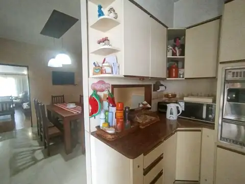 Casa 6 ambientes con 4 baños