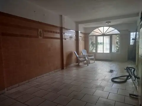 Gran Casa con Local en venta- OPORTUNIDAD- Villa Adelina