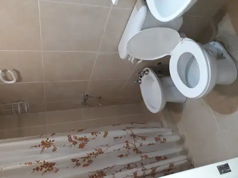 DEPARAMENTO DE 2 AMB CONTRA FRENTE. COCHERA