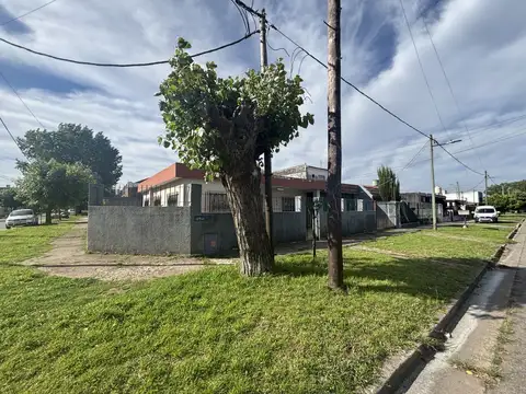 Casa 3 dormitorios con cochera en venta