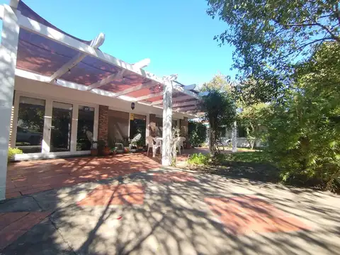 Casa en Venta con 2 cocheras