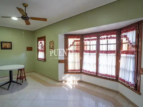 Casa 5 ambientes con 3 baños