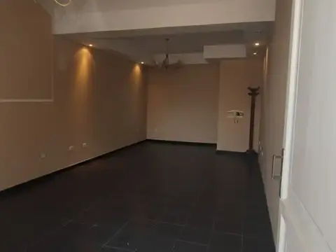 Casa 7 ambientes con 2 baños