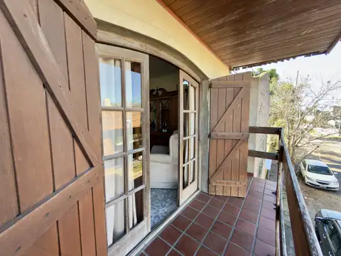 Depto Tipo Casa 4 ambientes con 2 baños