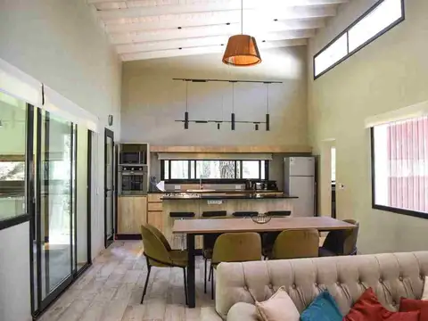 Casa en Venta en Villarobles, USD 225.000