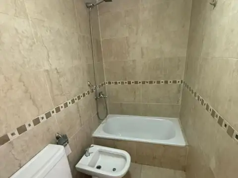 Excelente monoambiente a mts de la plaza de Caseros