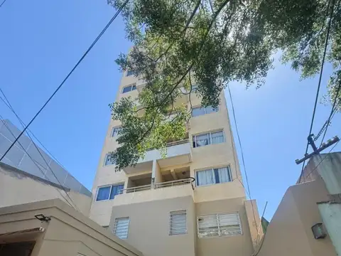 Excelente monoambiente a mts de la plaza de Caseros