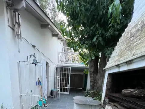 Hermosa casa de 5 ambientes con pileta