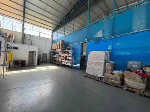 Amplio galpón en zona norte próximo al aeropuerto