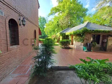 Casa 7 ambientes con 4 baños
