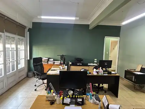 NEGOCIO ESPECIAL - PISO UNICO 4 AMB.  AL FRENTE EN 1° PISO