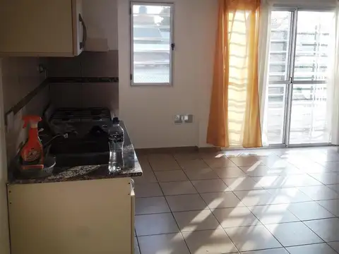 Hermoso mono ambiente con balcon - Próximo al tren -