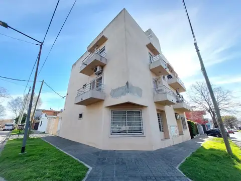 Hermoso mono ambiente con balcon - Próximo al tren -