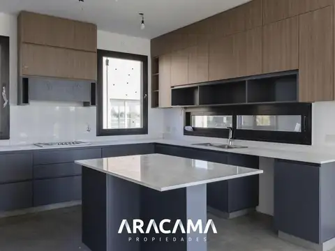Casa 6 ambientes con 3 baños