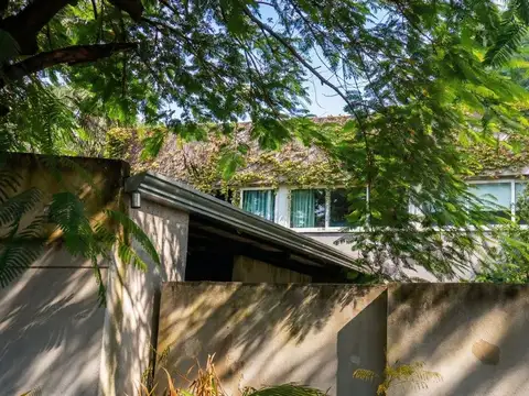 Casa en Venta con 3 cocheras