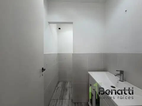 Galpón en 2 plantas de 120m2 en alquiler con oficinas