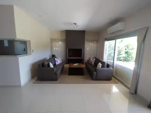 Casa en Venta en Los Troncos, USD 420.000