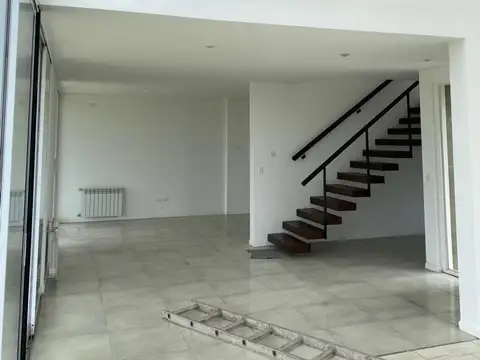 VENTA - CASA - LOTE CERRADO EL CANTON - PERMUTA