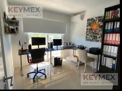 Casa 8 ambientes con 6 baños