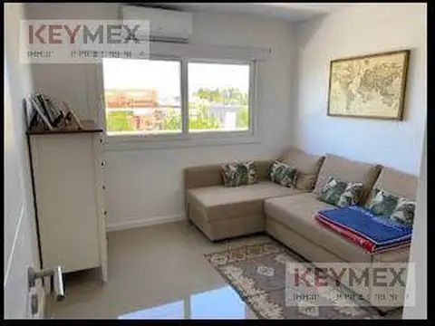 Casa en Alquiler con 2 cocheras