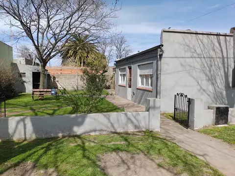 VENTA. CASA 3 AMBIENTES. MARIO LASTRA Y RIO NEGRO. COMANDANTE NICANOR OTAMENDI