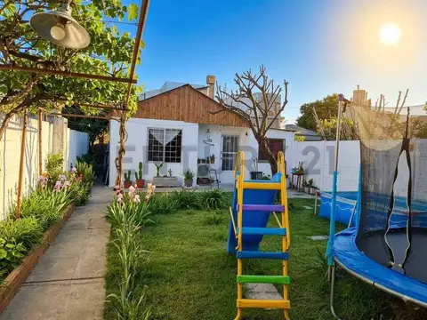 Casa 8 ambientes con 3 baños