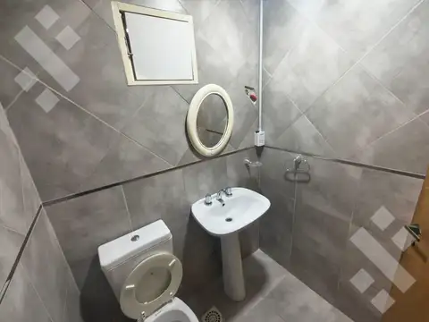 Casa en Alquiler con 2 cocheras