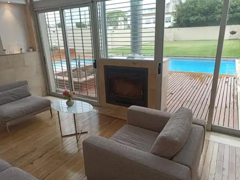 Casa 6 ambientes con 4 baños